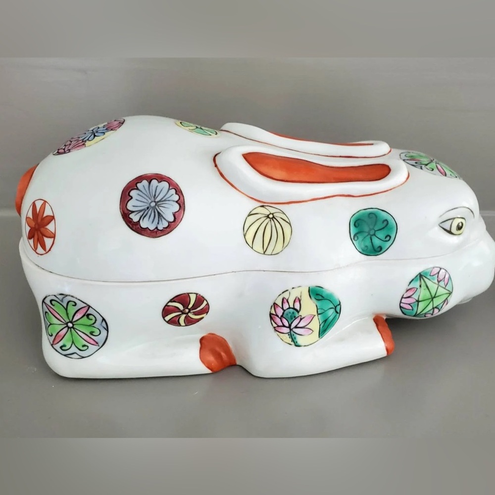 Antique Japanese Porcelain Rabbit Kogo Lidded Incense Box